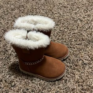 Osh Kosh brown faux fur boots